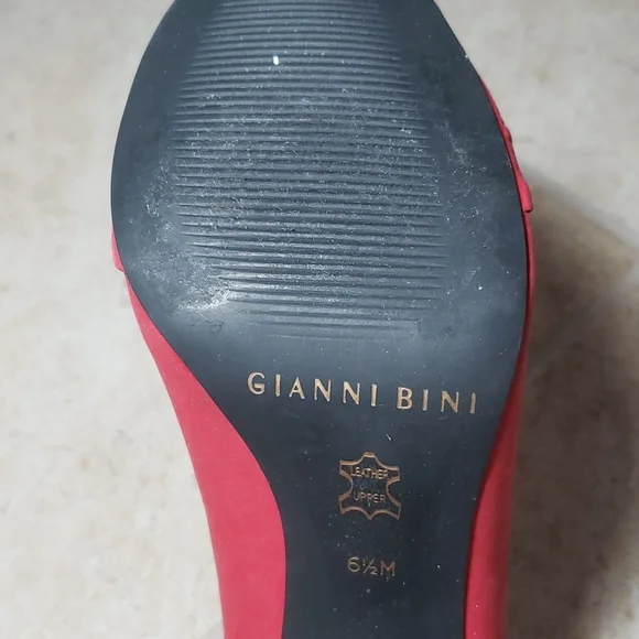 Red High Heels - Picture 6 of 10